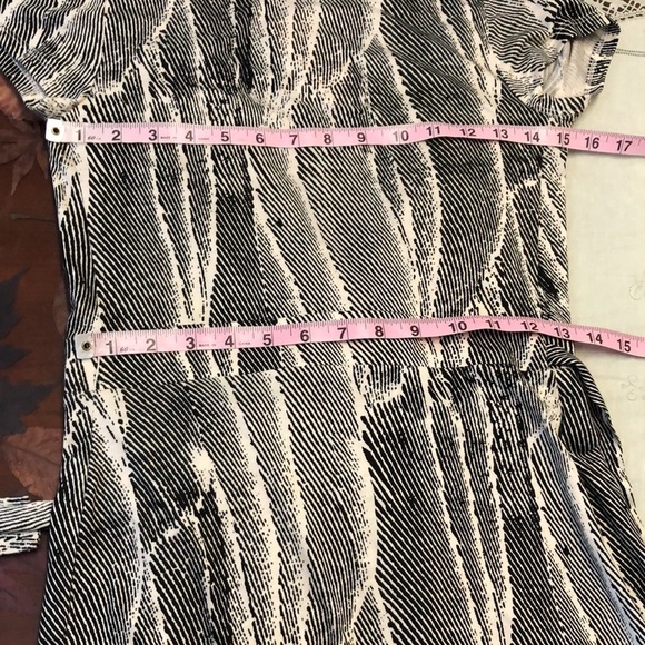 NWT Banana Republic Wrap Cream Black Abstract Print Midi Dress XS Petite - Picture 9 of 10